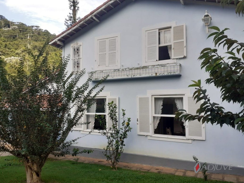 Casa à venda em Carangola, Petrópolis - RJ - Foto 1